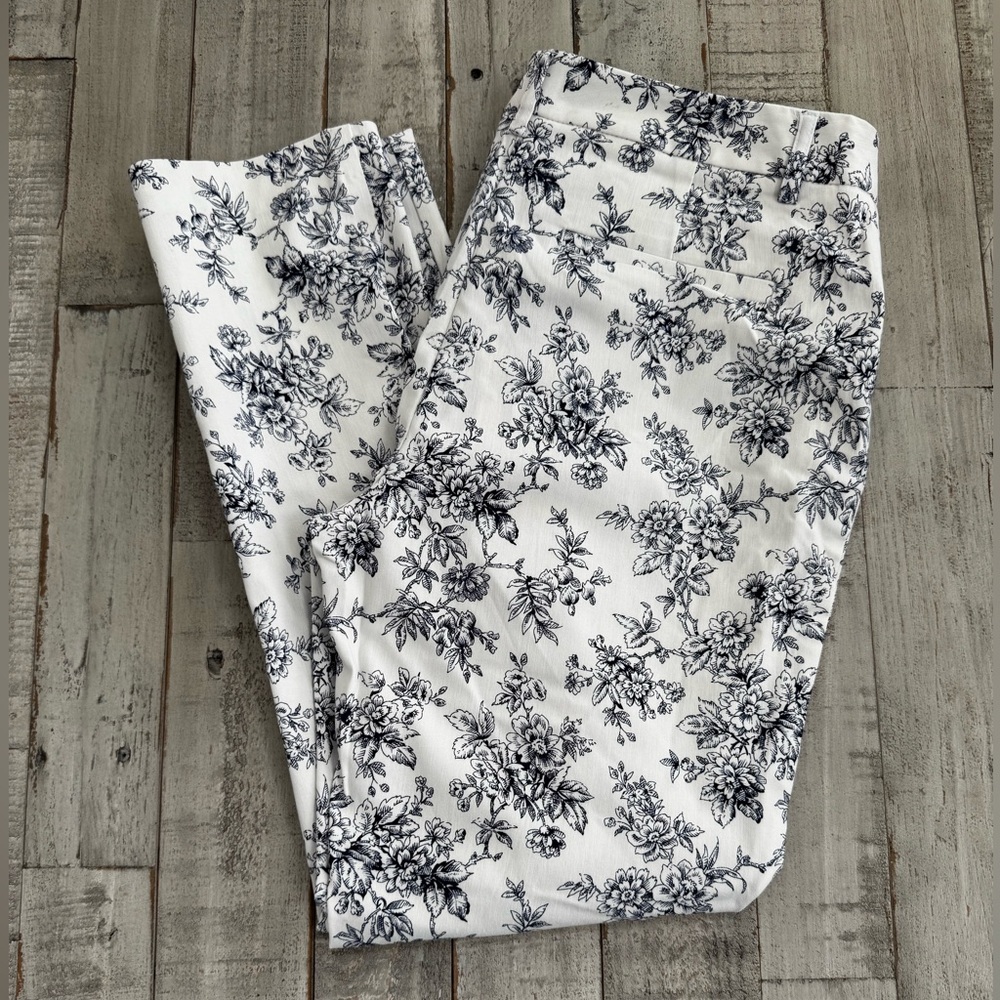 Mario Serrani Women’s White and Blue Patterned Women's Ankle Jeans - Picture 6 of 12